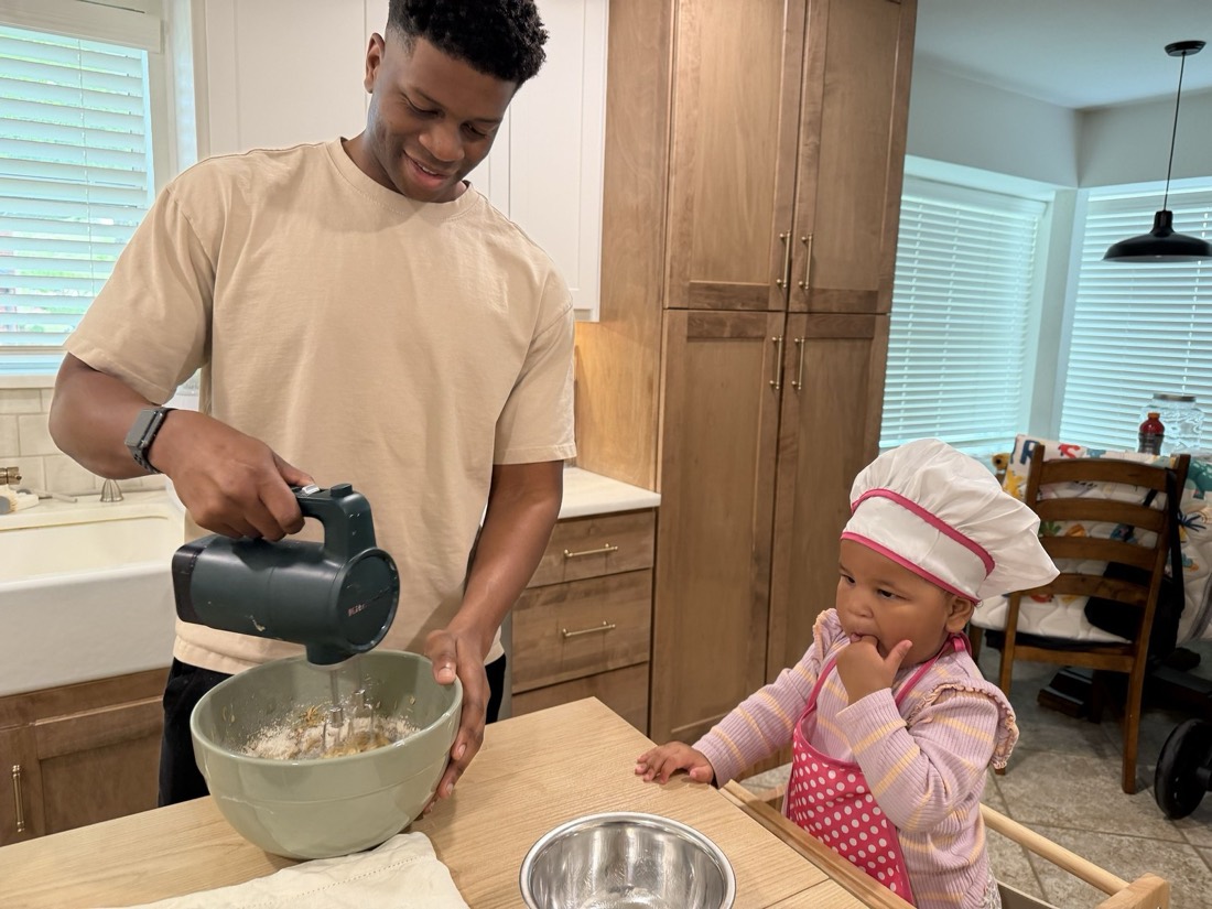 Seth Forte baking with his daughter